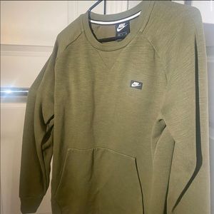 Nike Pullover Sm- olive green